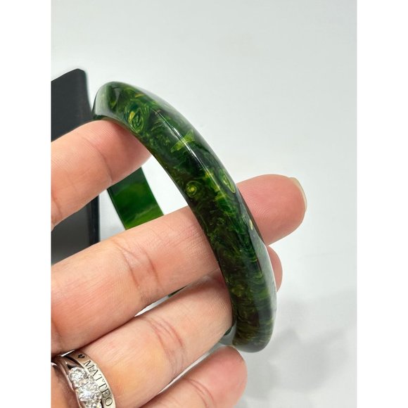 Vintage Marbled Green Bakelite Bangle Bracelet Dark Green Edged Pointy Design - Picture 8 of 9